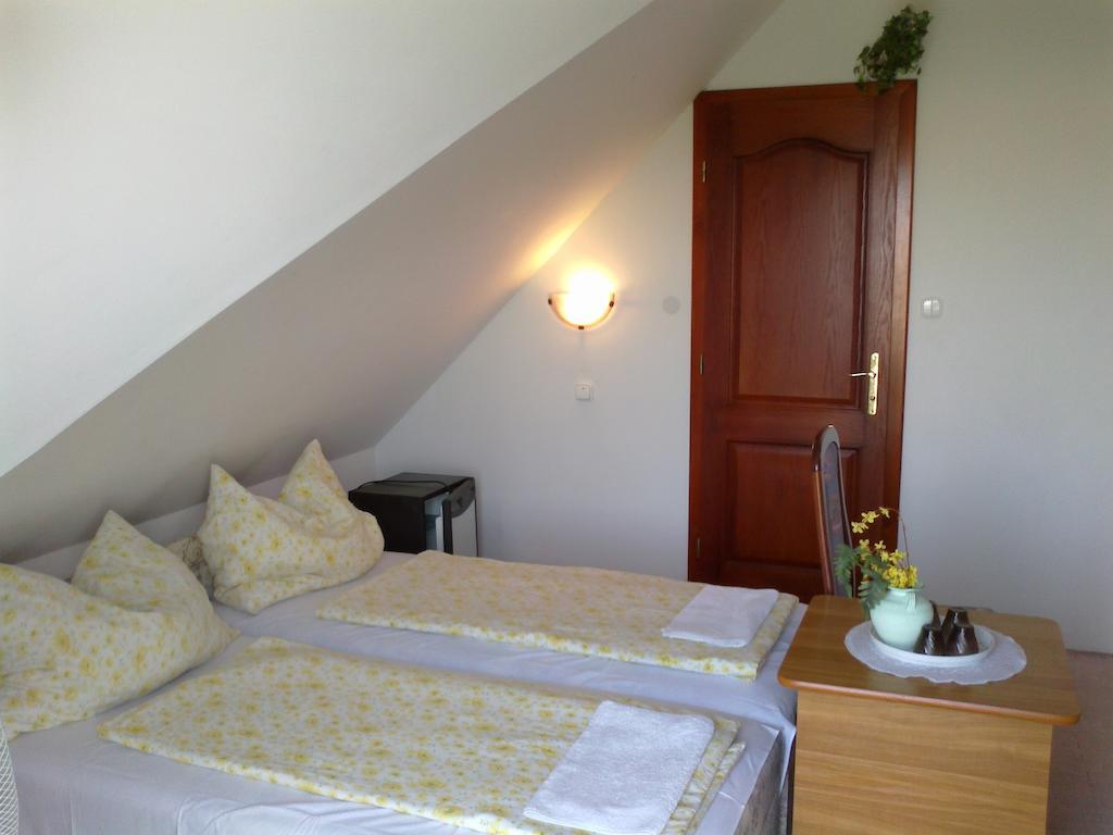 Rozsa Villa Balatonfured Room photo