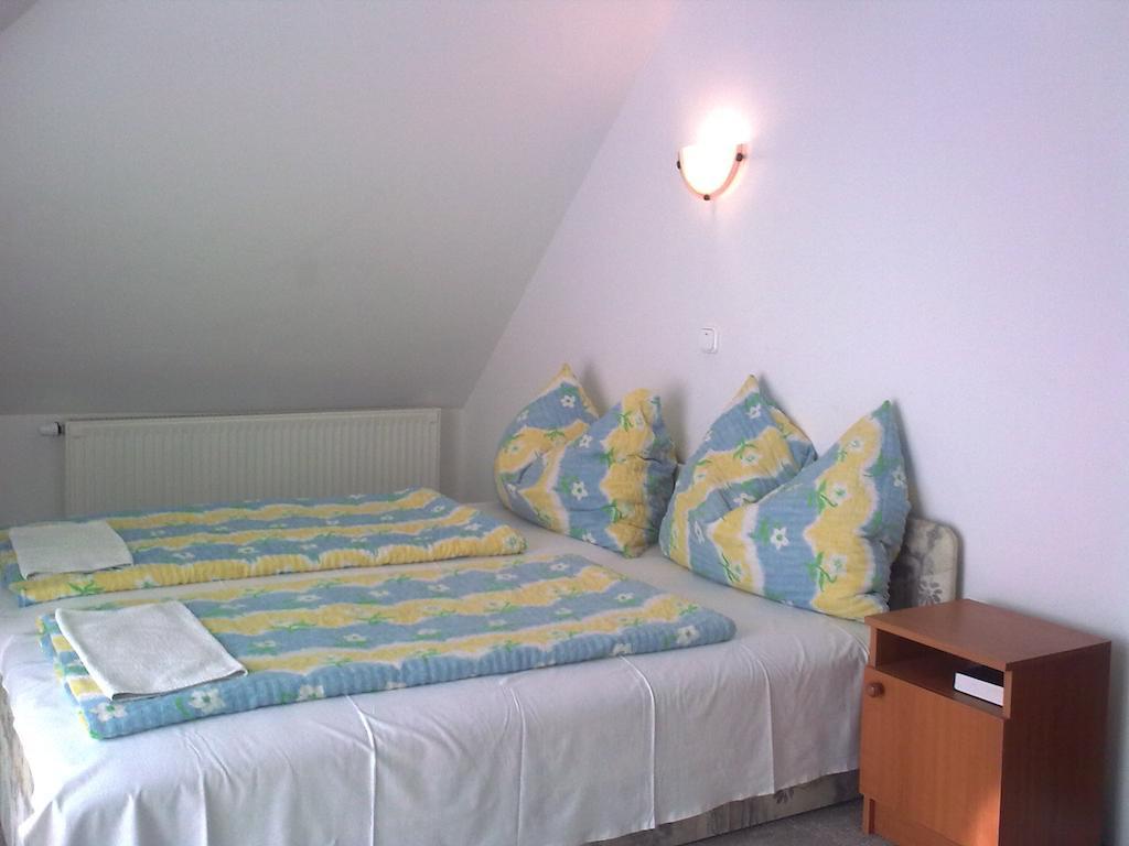 Rozsa Villa Balatonfured Room photo