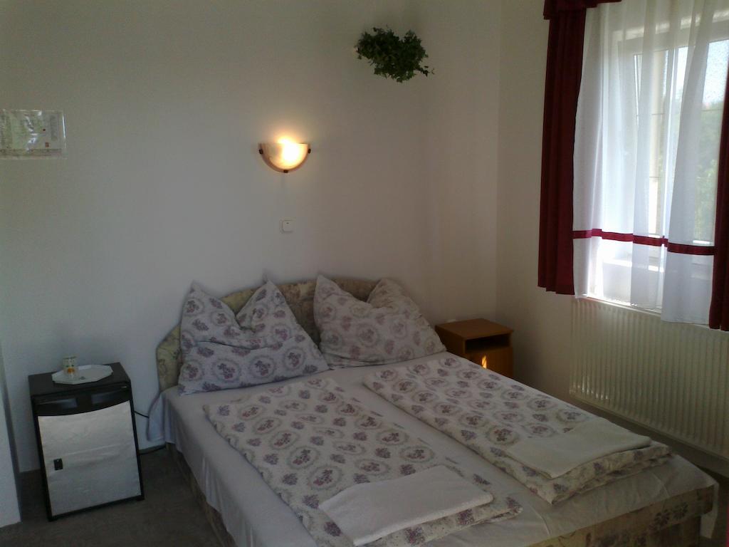 Rozsa Villa Balatonfured Room photo